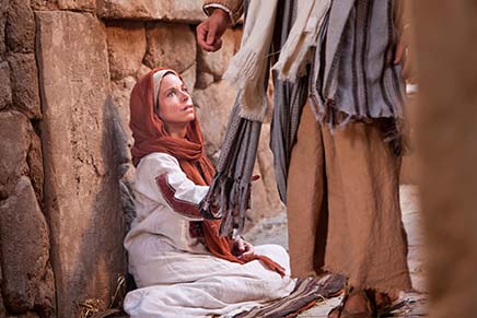 La hija de Jairo, y la mujer que tocó el manto de Jesús